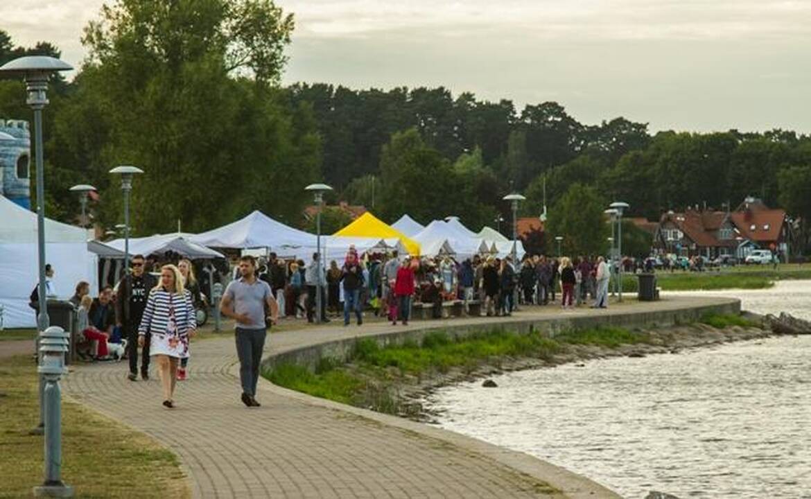Šventė: Juodkrantės kurorto dienos vilios gatvės artistų pasirodymais, jaukiais koncertais, šiuolaikine muge.
