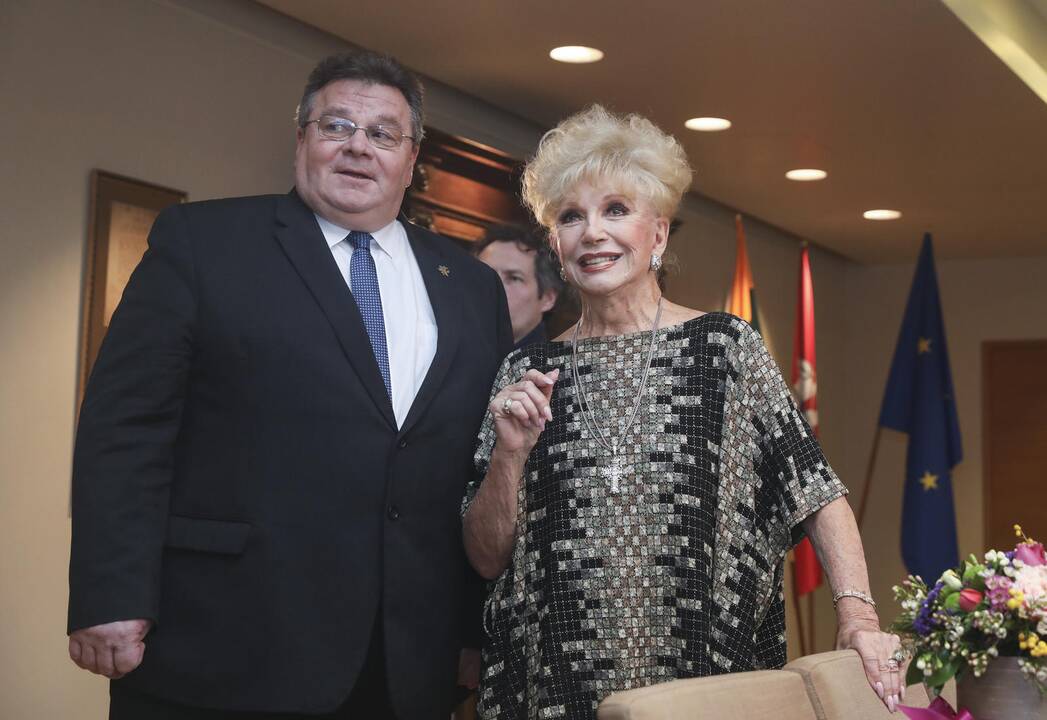 L. Linkevičius susitiko su lietuvių kilmės Holivudo aktore R. Lee