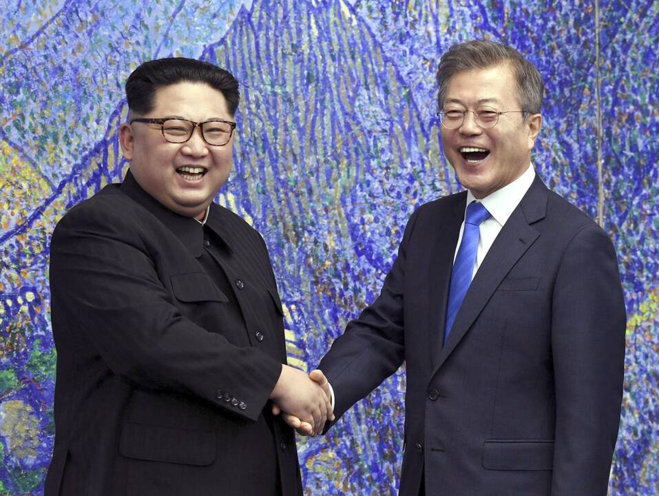 Šiaurės ir Pietų Korėjos lyderiai: Kim Jong Unas ir Moon Jae-inas