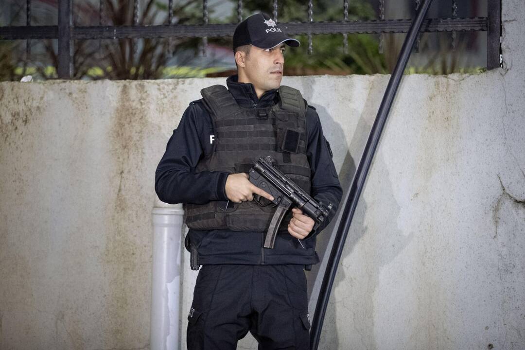 Turkijoje sulaikyti du įtariami kovotojai, bandę patekti į parlamentą