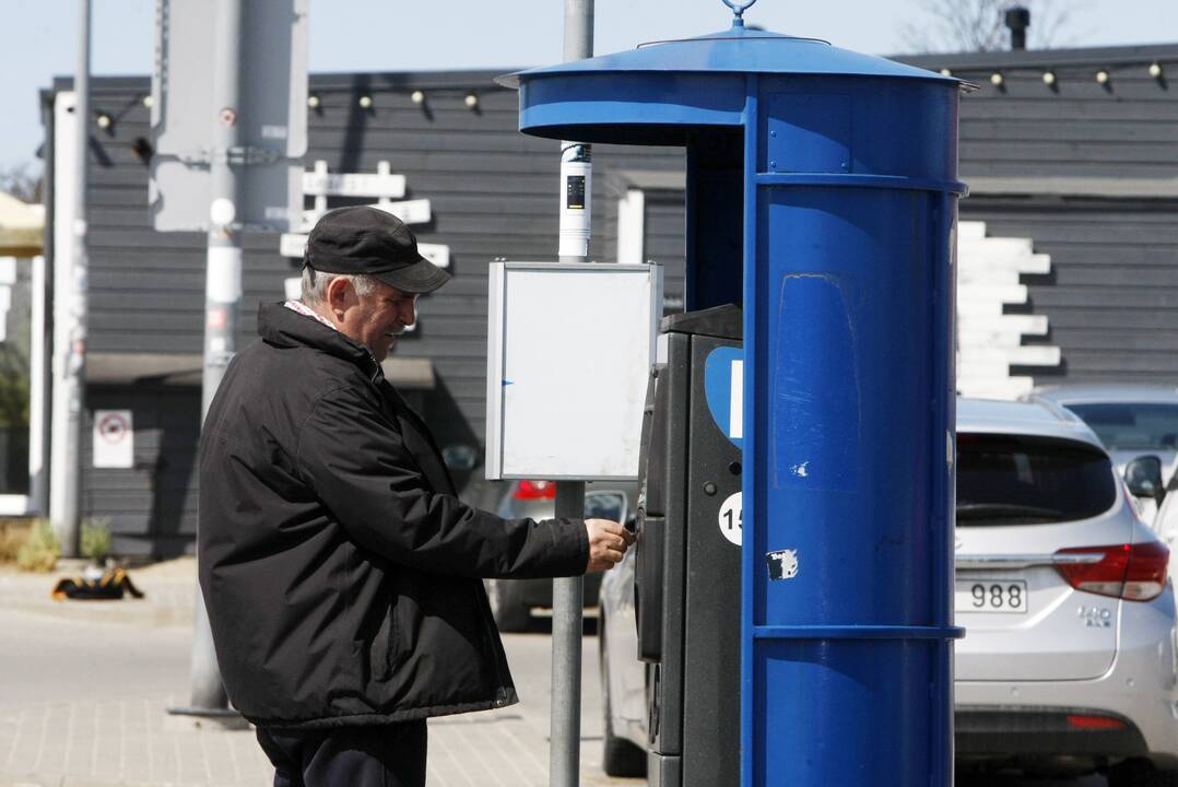 Įpročiai: vairuotojai dažnai pamiršta, kad šiltuoju sezonu automobilio statymas pajūryje yra mokamas.