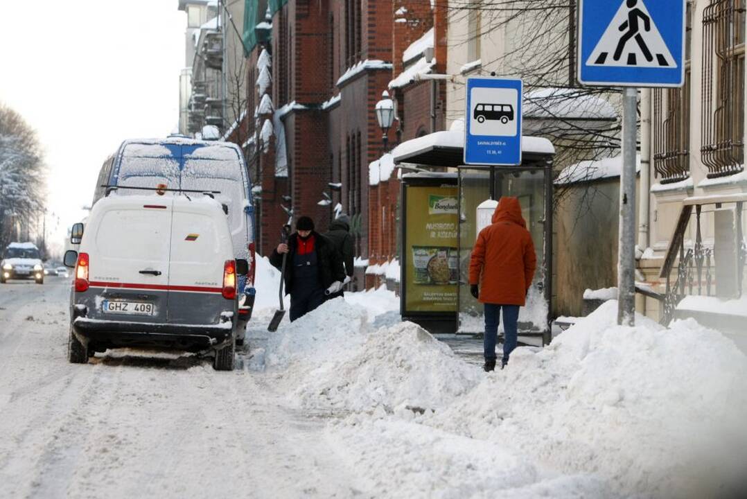 Pastebėjimai: klaipėdiečiai tebesiskundžia nevalytomis gatvėmis, šaligatviais ir stotelėmis.