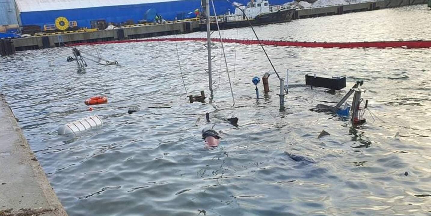 Klaipėdos uoste nuskendo žemkasė: baiminamasi dėl taršos