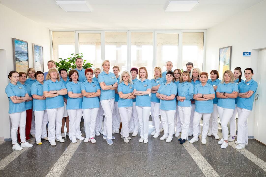 Komanda: odontologų komandą sudaro beveik 70 įvairių sričių specialistų, dirbančių sveikatos priežiūros centro padalinyje Pievų Tako g. 38. Mato Baranausko nuotr.