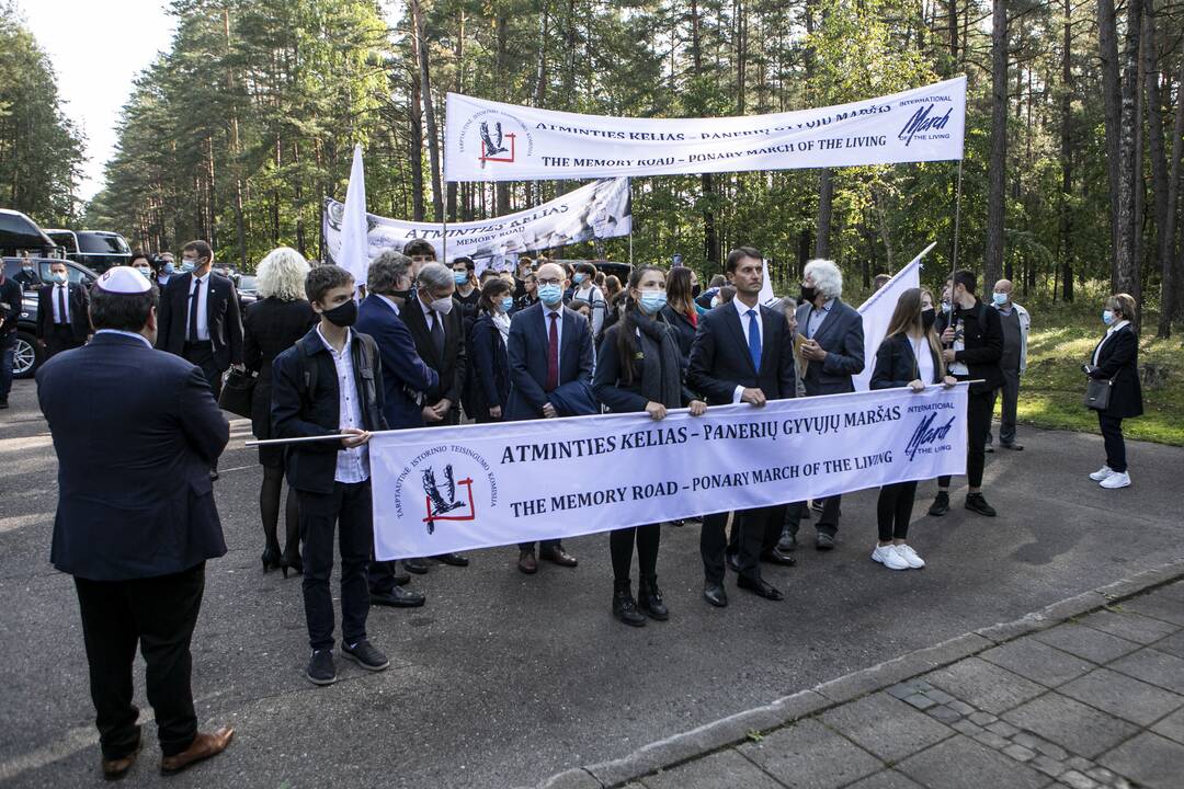 Genocido aukų pagerbimas Panerių memoriale