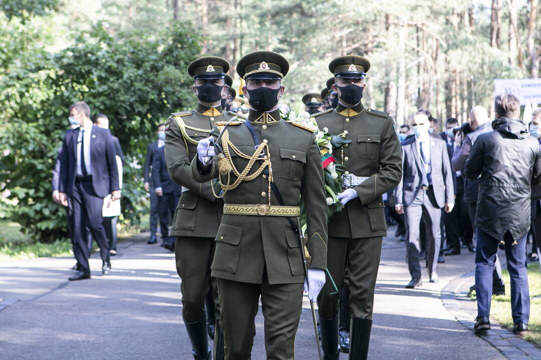 Genocido aukų pagerbimas Panerių memoriale