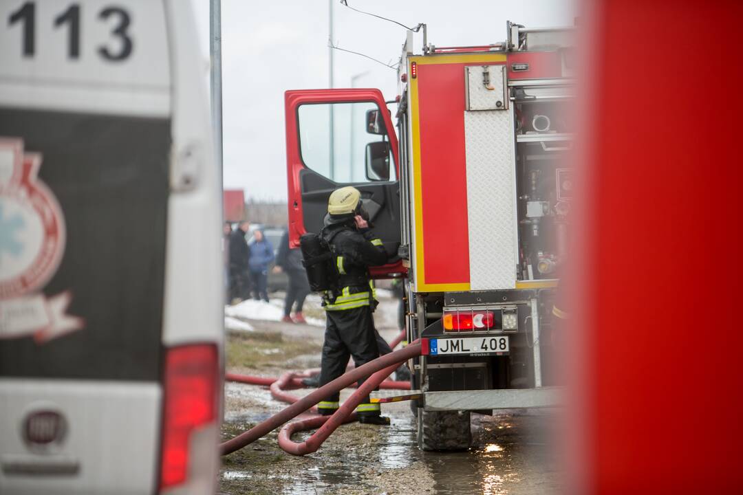 Aleksote užsiliepsnojo namas