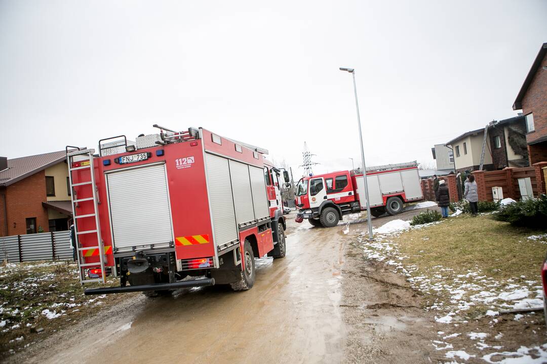 Aleksote užsiliepsnojo namas