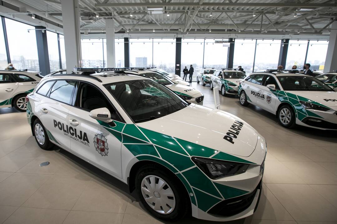 Naujų policijos automobilių pristatymas