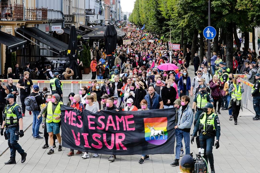 Aistros dėl Partnerystės įstatymo: Lietuvos gėjų lyga politikus ragina susiimti