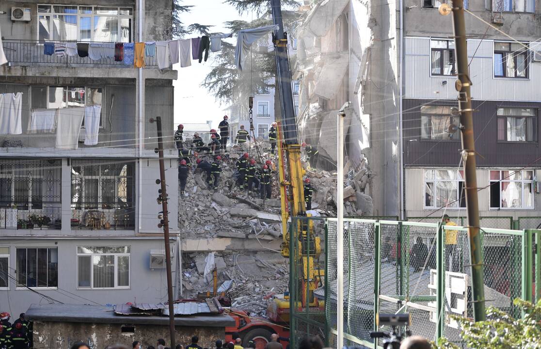Sakartvele sugriuvus namui aukų padaugėjo iki aštuonių