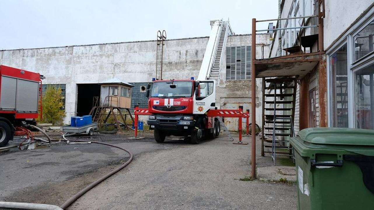 Milžiniškas gamyklos gaisras Alytuje