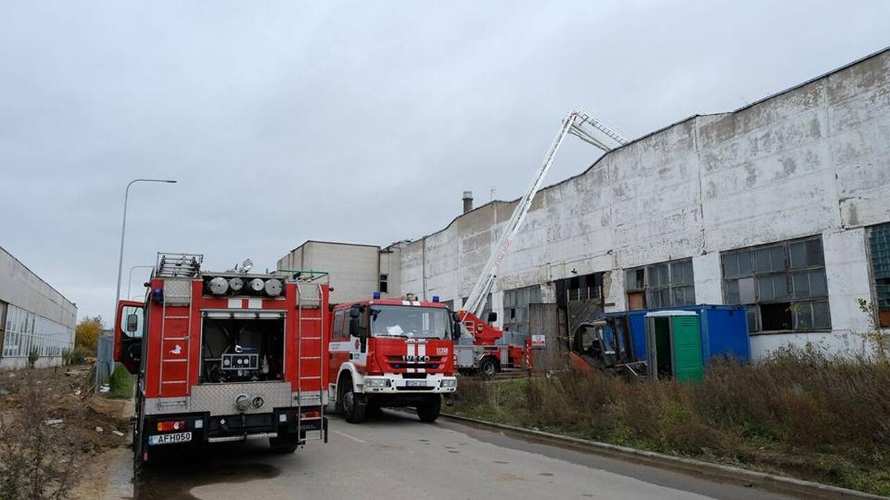 Milžiniškas gamyklos gaisras Alytuje