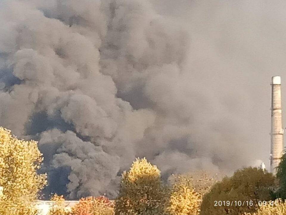 Milžiniškas gamyklos gaisras Alytuje