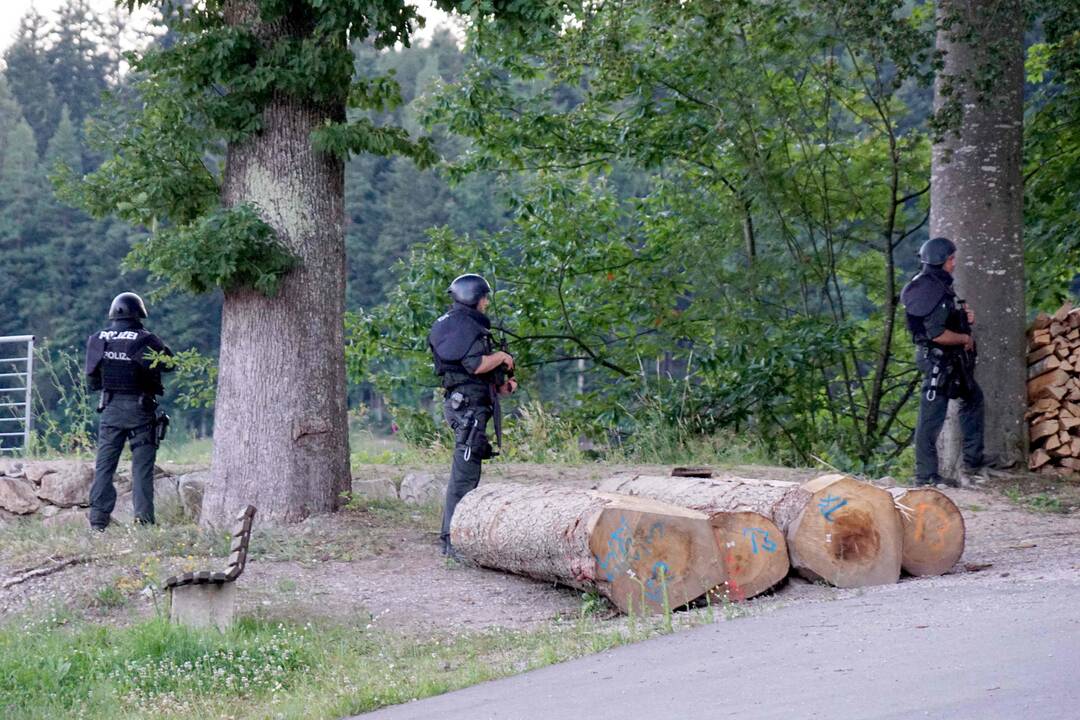 Vokietijos policija Švarcvalde ieško ginkluoto benamio