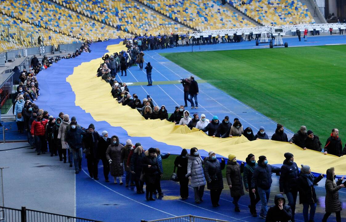 JAV perspėjant apie vis dar įmanomą Rusijos puolimą, Ukraina mini „Vienybės dieną“