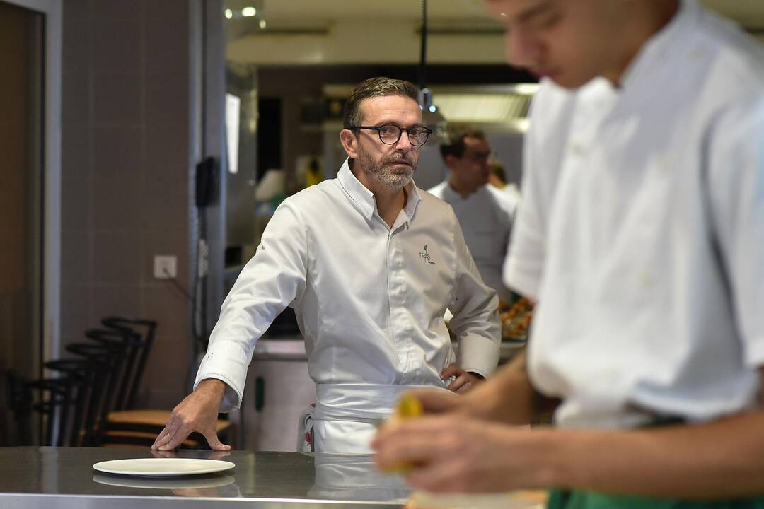 Gana: pavargę nuo lenktynių dėl žvaigždučių kai kurių restoranų savininkai ar šefai pasitraukia iš „Michelin“ sistemos. Nuotraukoje – S. Brasas.