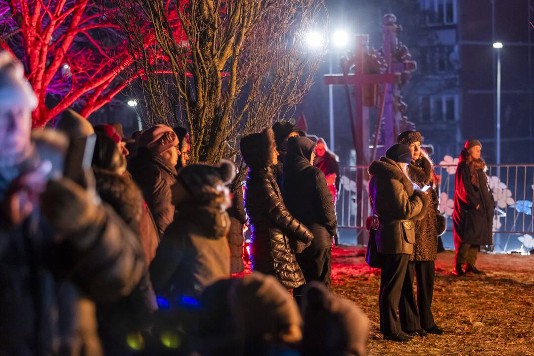 Atminimo laužų uždegimas prie Vilniaus televizijos bokšto