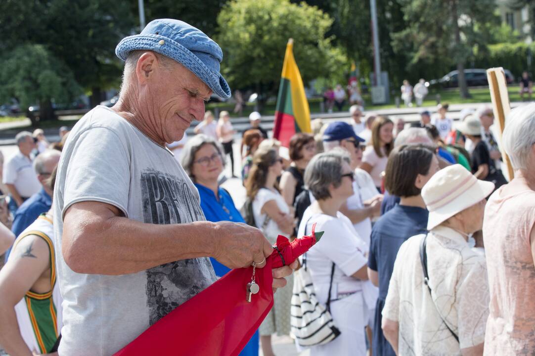 Protestas prieš privalomą testavimą ir skiepus