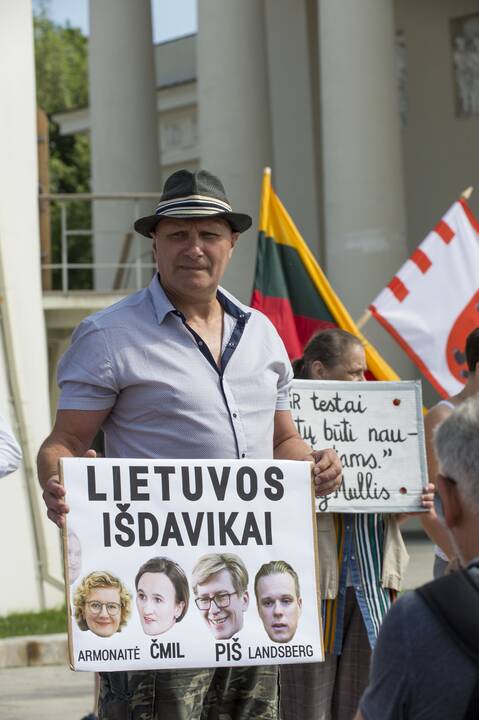 Protestas prieš privalomą testavimą ir skiepus