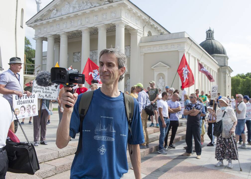 Protestas prieš privalomą testavimą ir skiepus