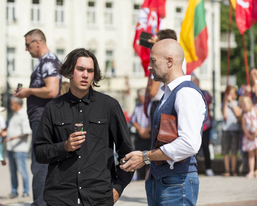 Protestas prieš privalomą testavimą ir skiepus