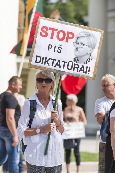 Protestas prieš privalomą testavimą ir skiepus