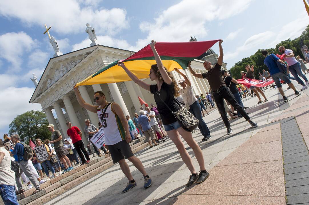 Protestas prieš privalomą testavimą ir skiepus