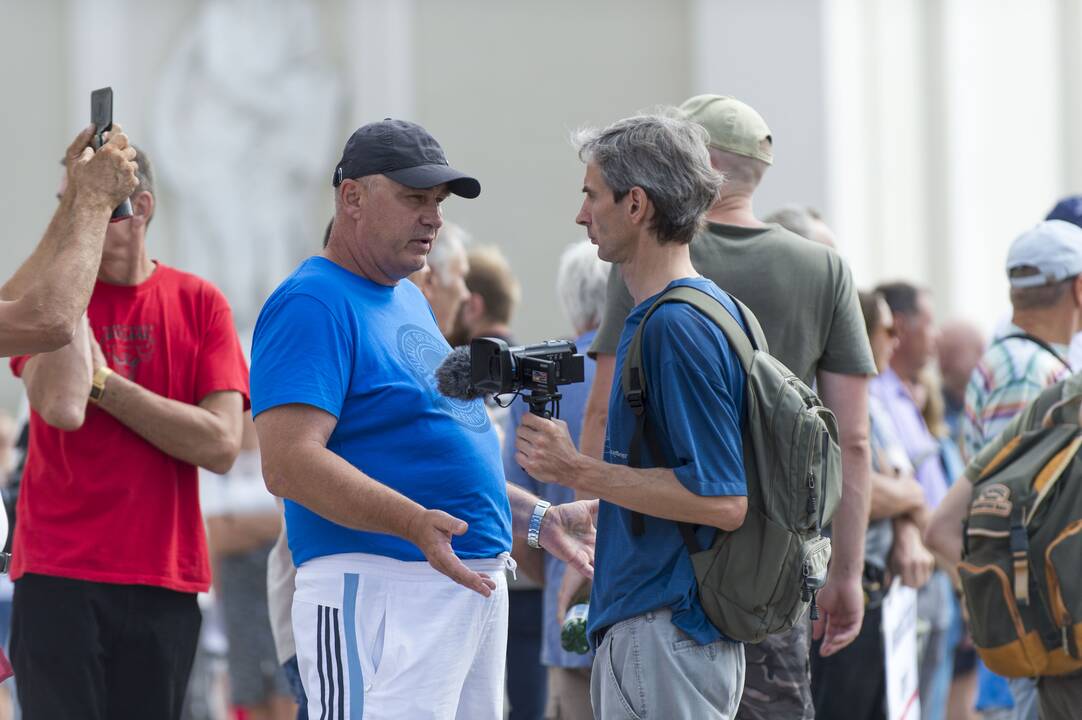 Protestas prieš privalomą testavimą ir skiepus