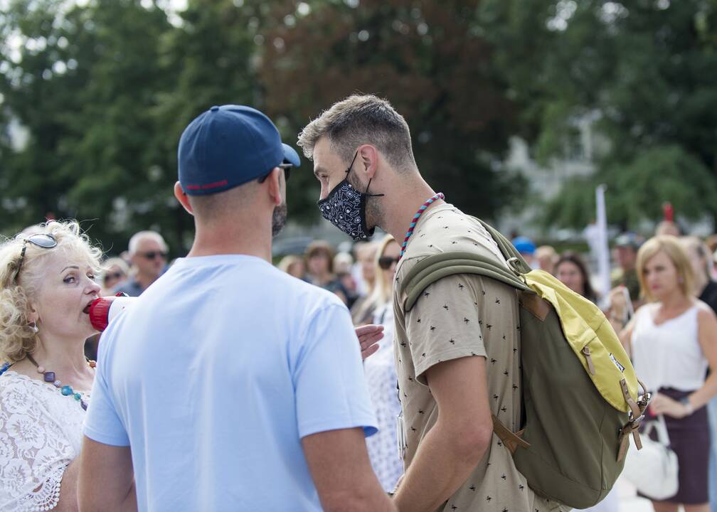 Protestas prieš privalomą testavimą ir skiepus