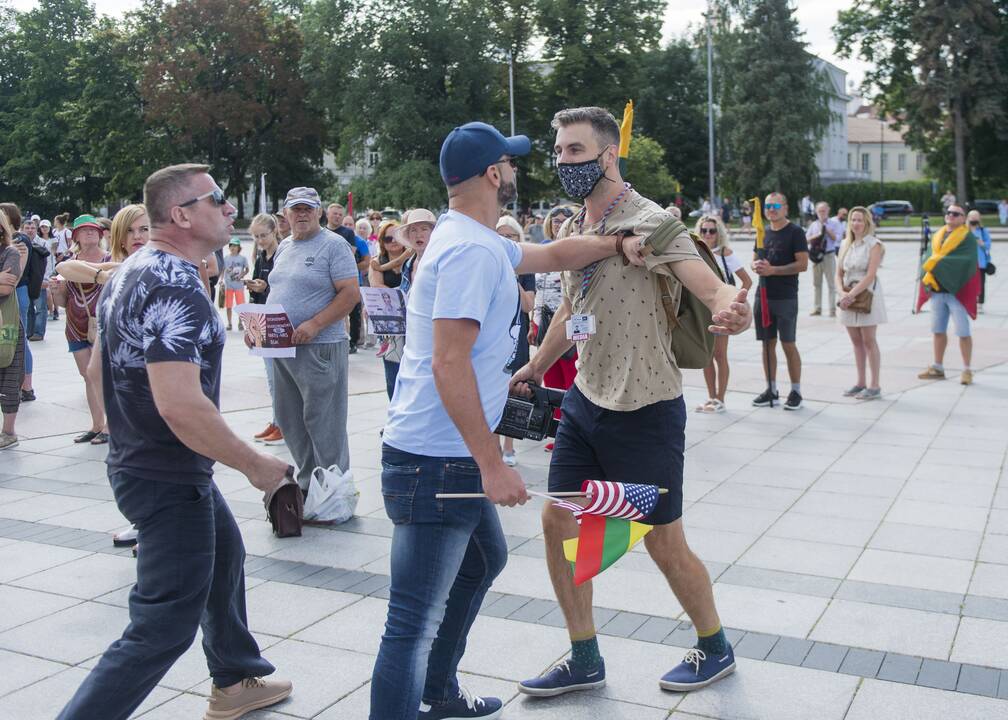 Protestas prieš privalomą testavimą ir skiepus