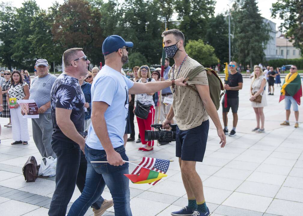 Protestas prieš privalomą testavimą ir skiepus