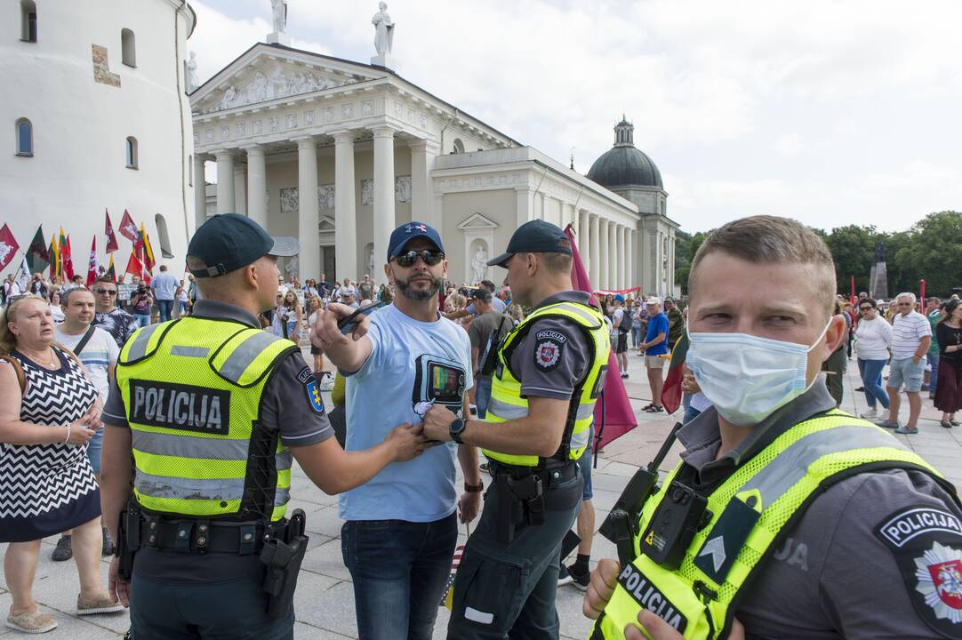 Protestas prieš privalomą testavimą ir skiepus