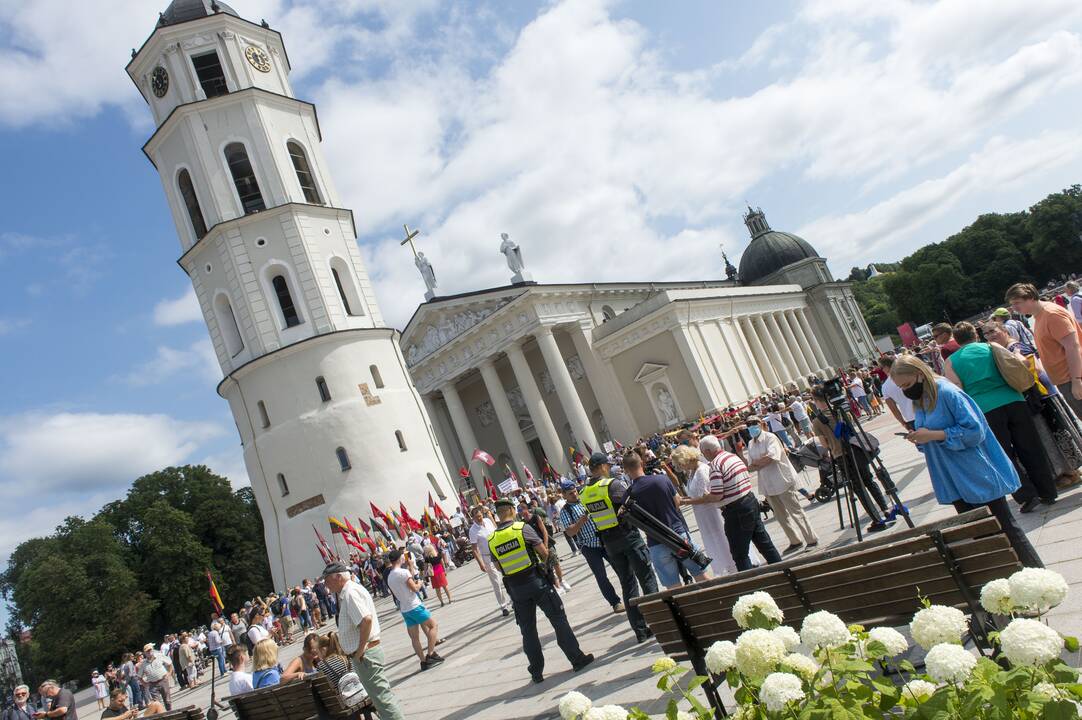 Protestas prieš privalomą testavimą ir skiepus
