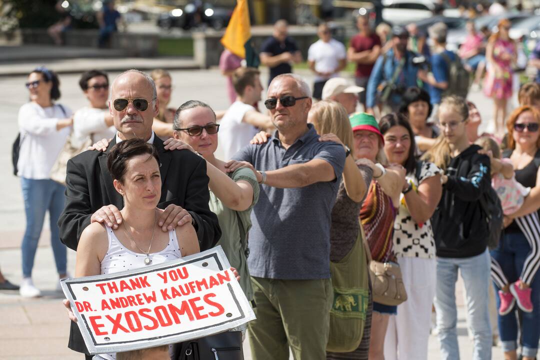 Protestas prieš privalomą testavimą ir skiepus