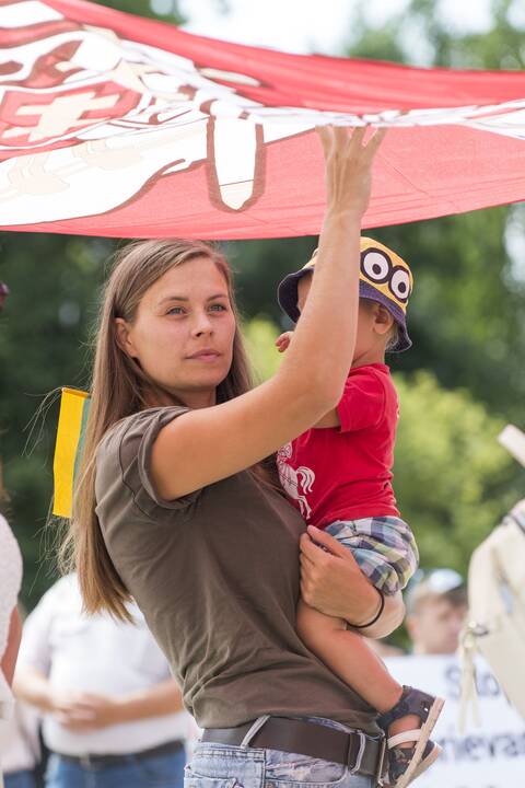 Protestas prieš privalomą testavimą ir skiepus