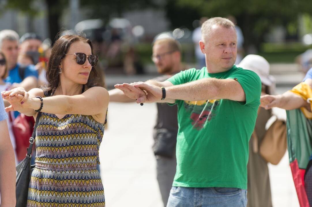 Protestas prieš privalomą testavimą ir skiepus