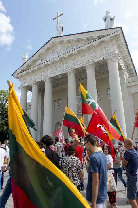 Protestas prieš privalomą testavimą ir skiepus