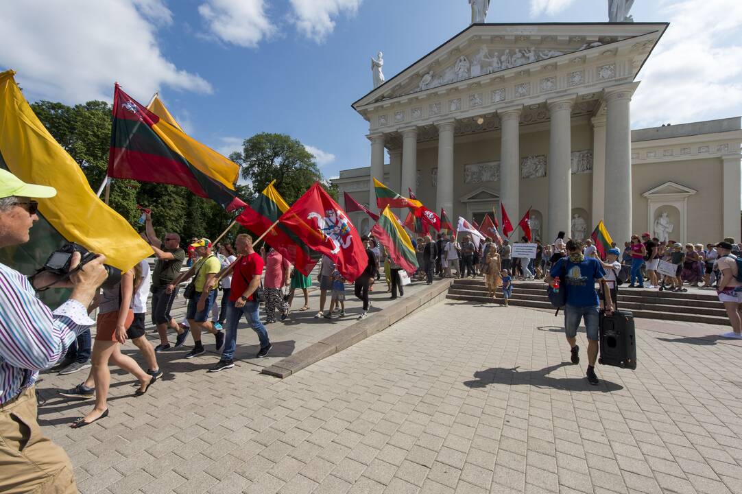 Protestas prieš privalomą testavimą ir skiepus