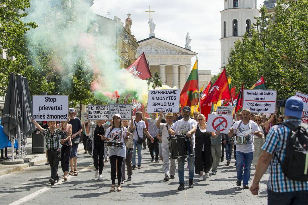 Protestas prieš privalomą testavimą ir skiepus