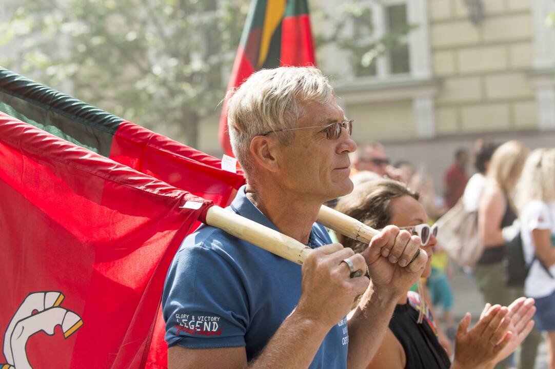 Protestas prieš privalomą testavimą ir skiepus