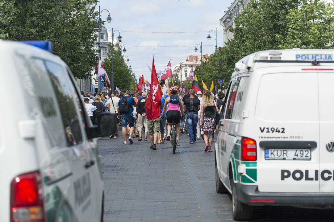 Protestas prieš privalomą testavimą ir skiepus
