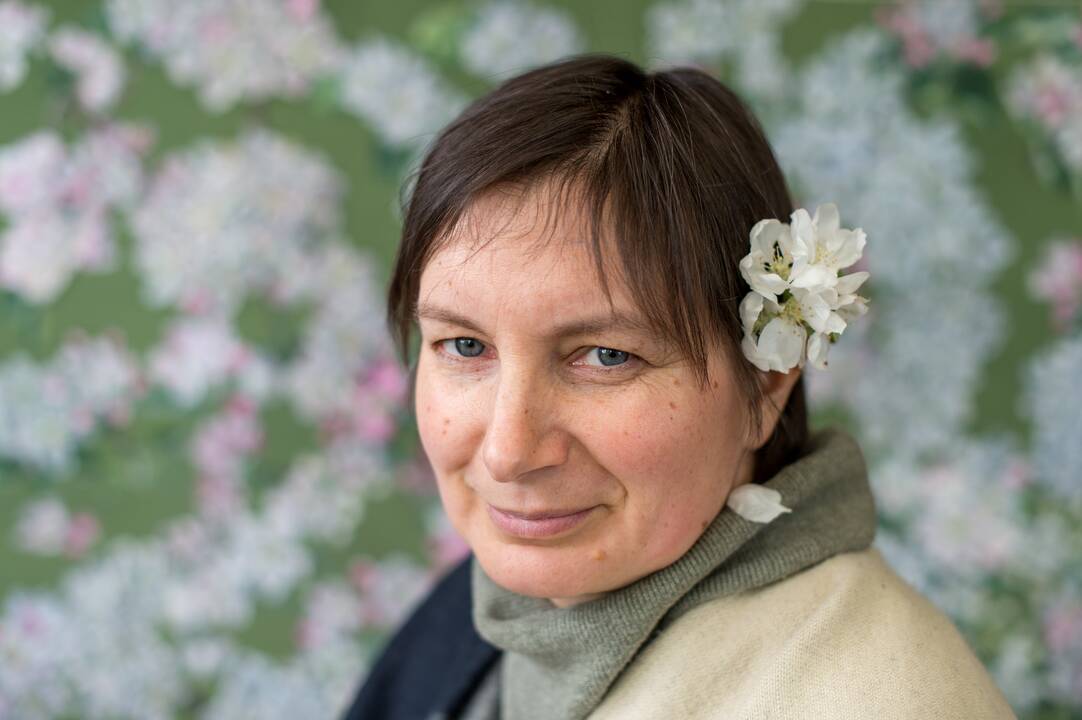 Specifika: įkvėpimo floristiniams natiurmortams J.Puidokaitė semiasi iš senųjų flamandų ir italų meistrų tapybos, liaudies meno, gamtos gaivališkumo.
