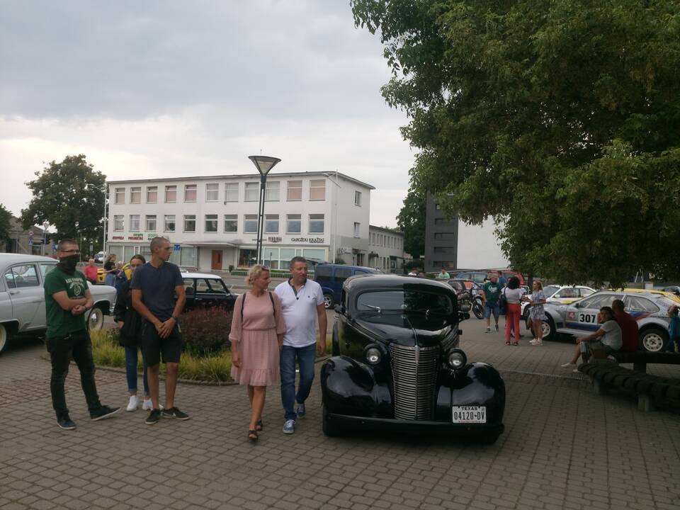 Taisyklės: cepelinų virėjams buvo iškeltos griežtos sąlygos – už dainas ir šmaikščius pasirodymus, išradingą patiekalo patiekimą komisija pridėdavo balų.