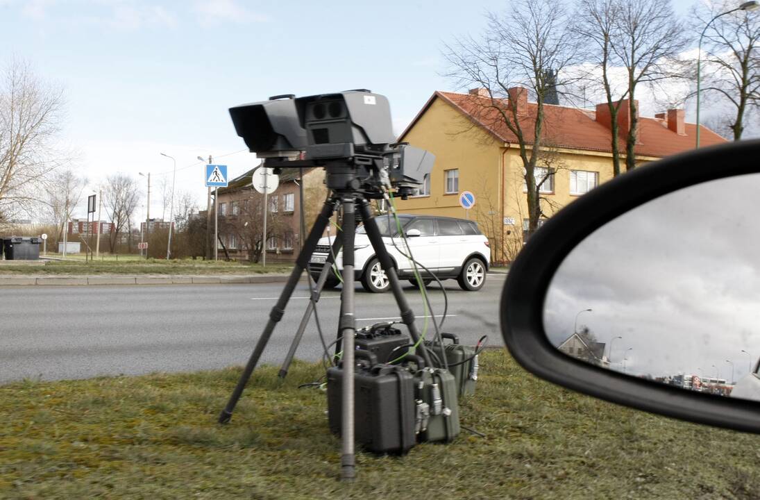 Neaišku: kas ir kaip parenka vietas, kuriose pastatomi trikojai, pareigūnai atsakė gana abstrakčiai.