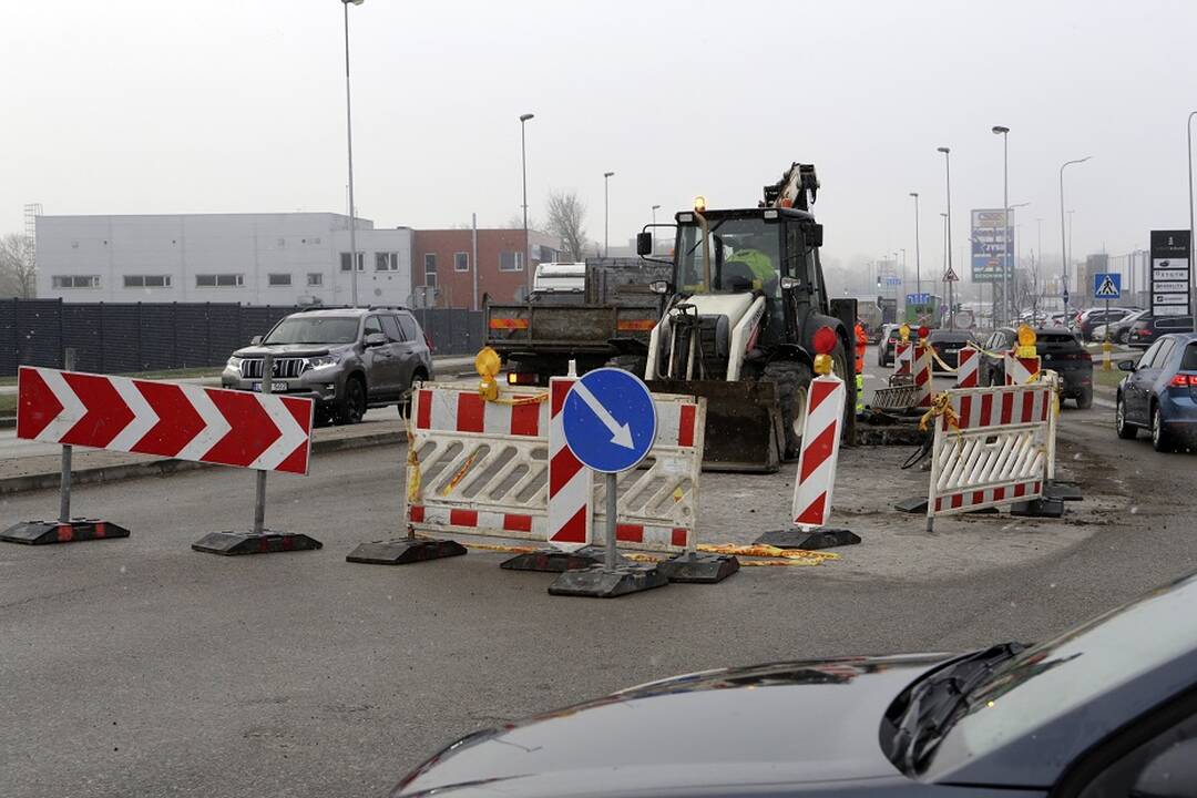 Žinia: dėl avarijos likvidavimo darbų Liepų gatvėje vairuotojai turėjo nepatogumų.