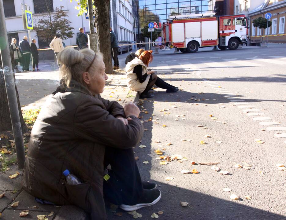 Po pranešimo apie sprogmenį, iš Kauno „Akropolio“ evakuoti žmonės