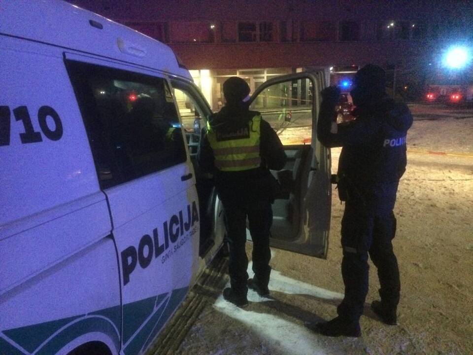 Sostinėje įtrūkus daugiabučio sienai, iš pastato evakuoti gyventojai