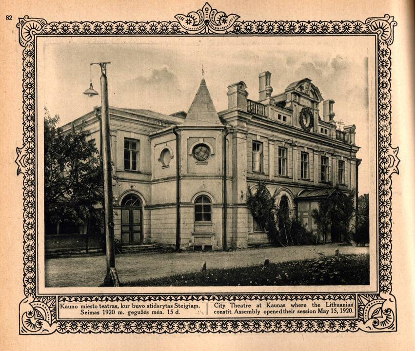 Pirmieji: Steigiamojo Seimo rinkimų komisija Šederne (dabar Šėderė, netoli Daugpilio, Latvijoje). Šedernas, 1920 balandžio 14–16 d.