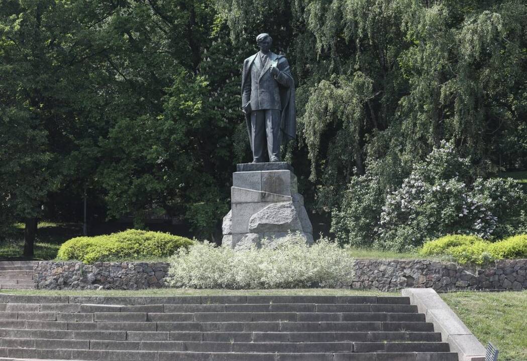 Vilniaus politikai spręs, ar pritarti P. Cvirkos skulptūros nukėlimui
